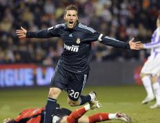 爆冷引爆全场！，莱万多夫斯基意外战胜日本队全场沸腾不已