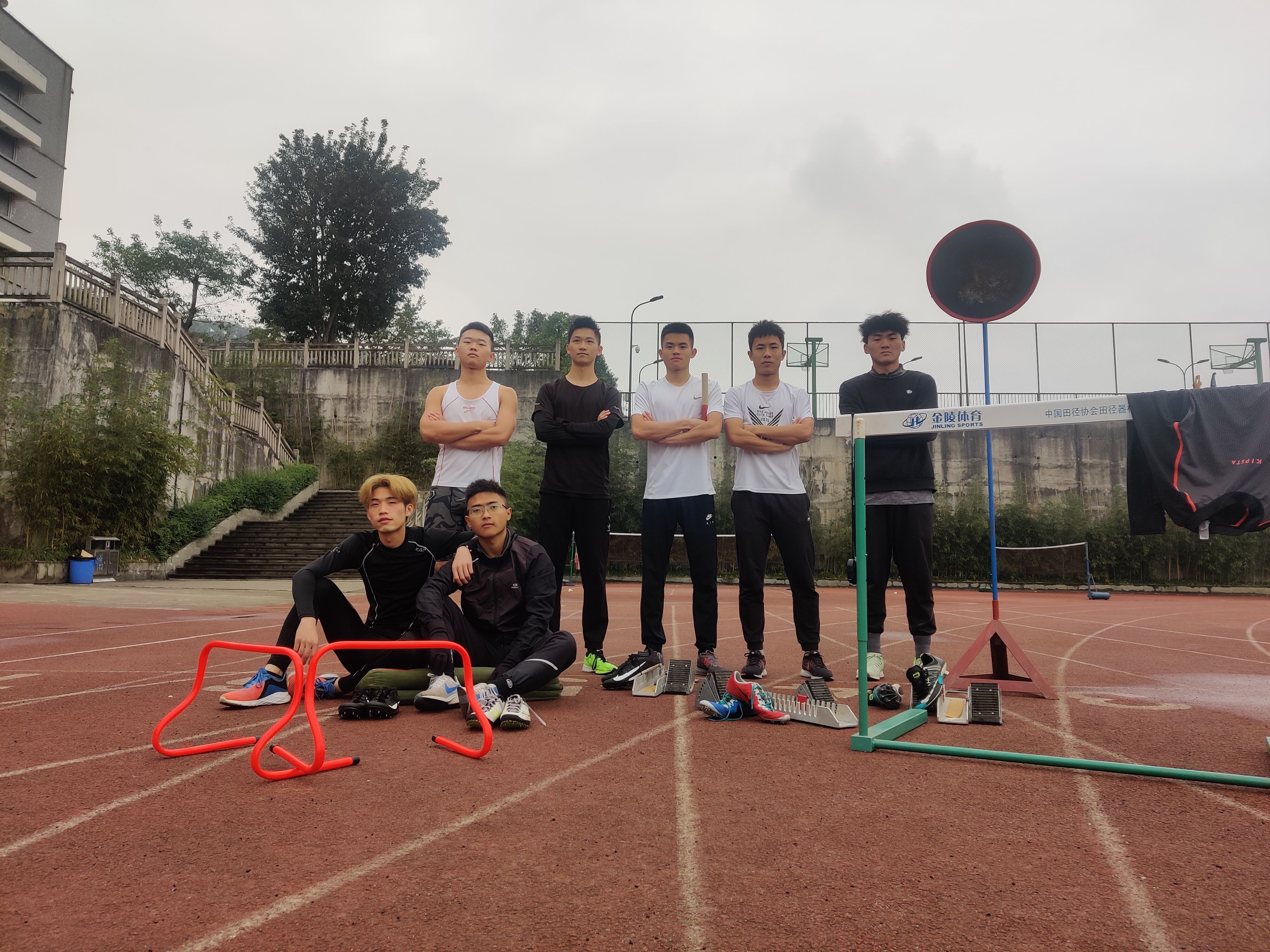 重庆队在比赛中尽显拼搏精神，赢得掌声