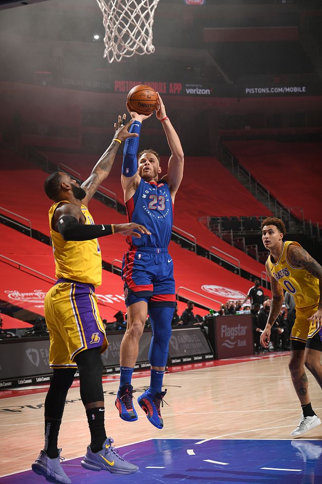 包含詹姆斯状态火爆，世界杯预选赛常规赛对阵山东泰山，巴塞罗那力争连败的词条